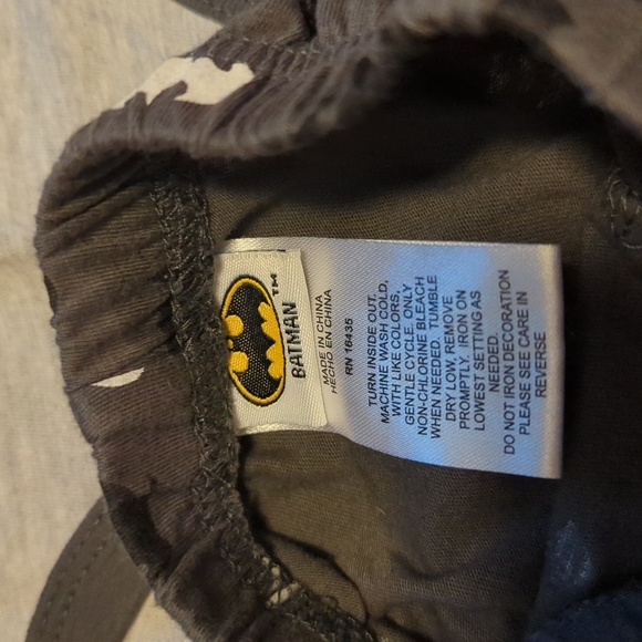 🦎 3 for $12 Batman Onsie and Shorts - Picture 3 of 6